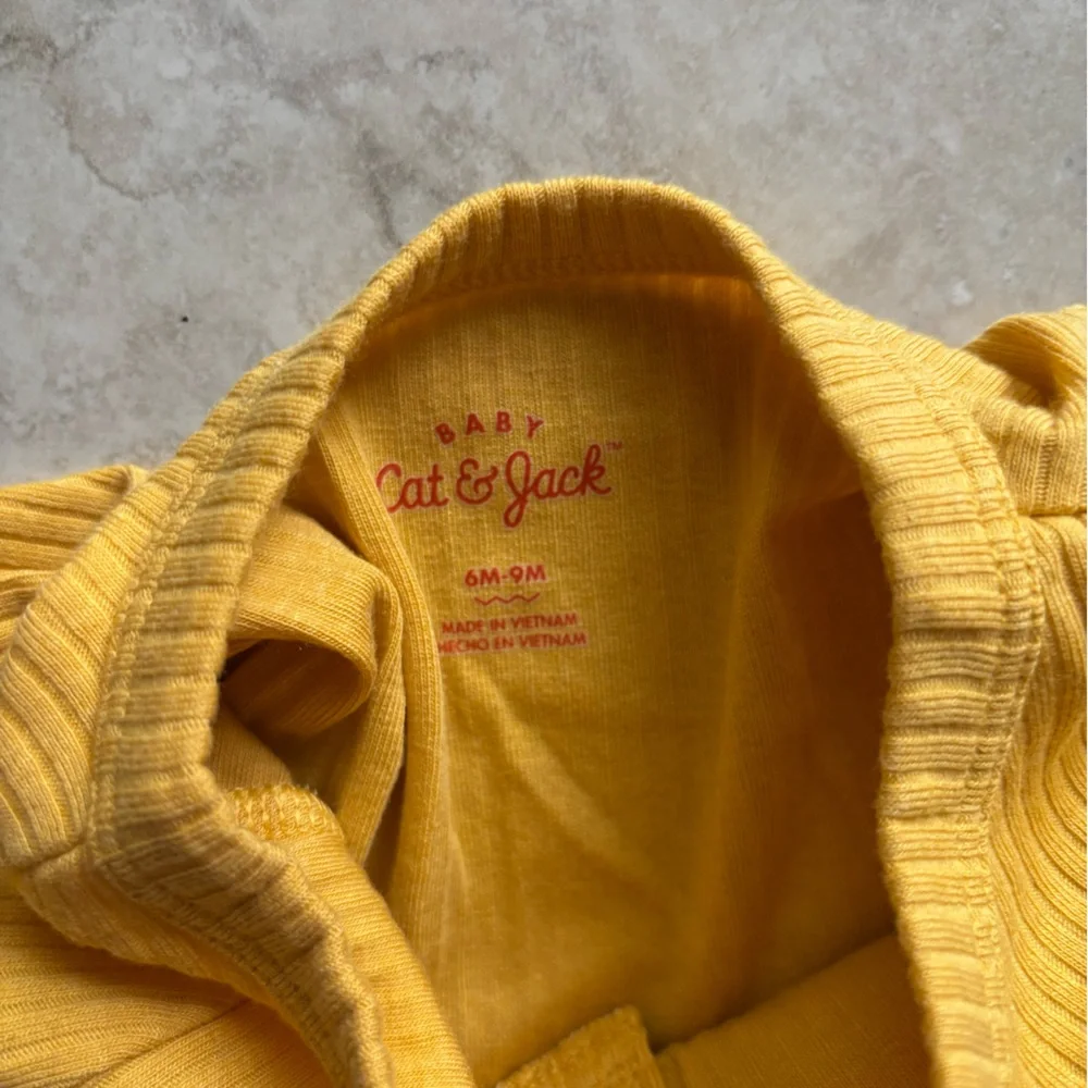 Cat & Jack Baby Yellow Onesie Size 6-9 Months NWOT